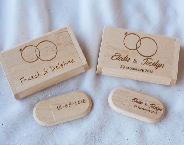 Caja de madera grabada con una llave USB personalizada