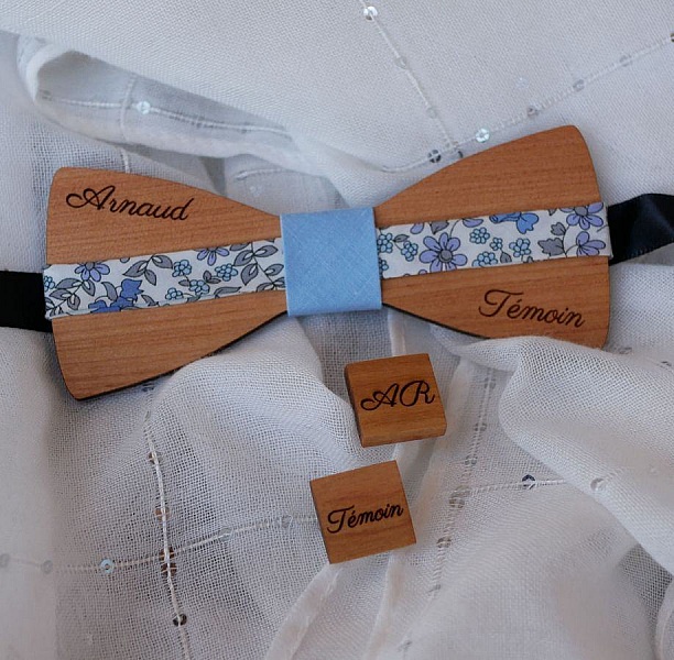 Échantillons de bois pour boutons de manchette personnalisables.