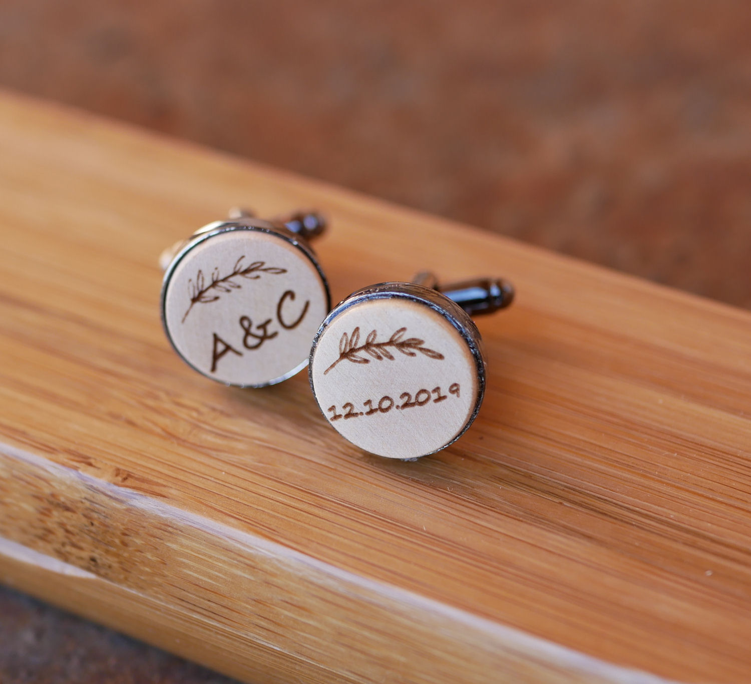 Juego de gemelos de madera en acero oscuro 16mm personalizables