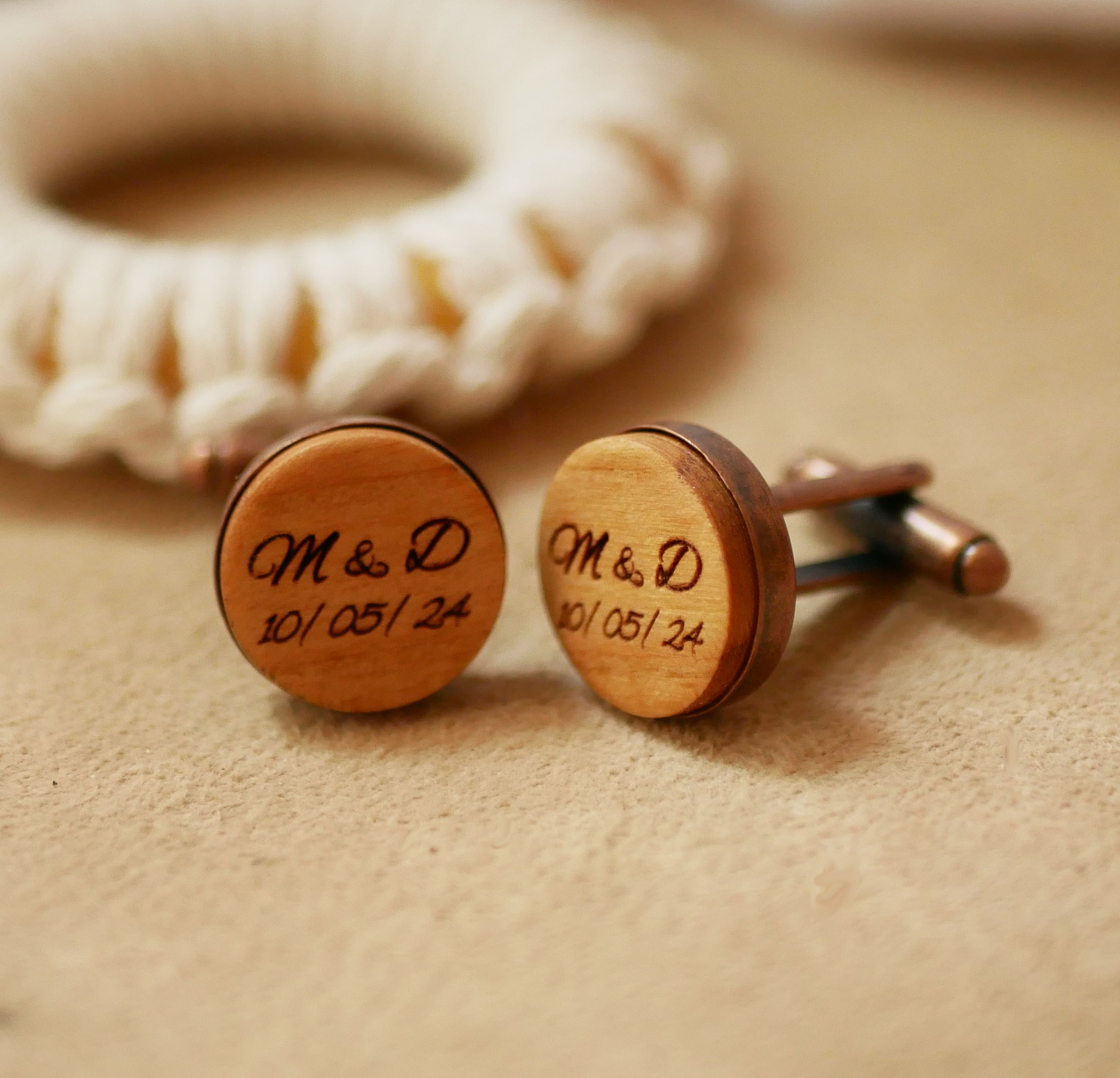 Gemelos de madera engastados en cobre envejecido 16 mm, personalizables