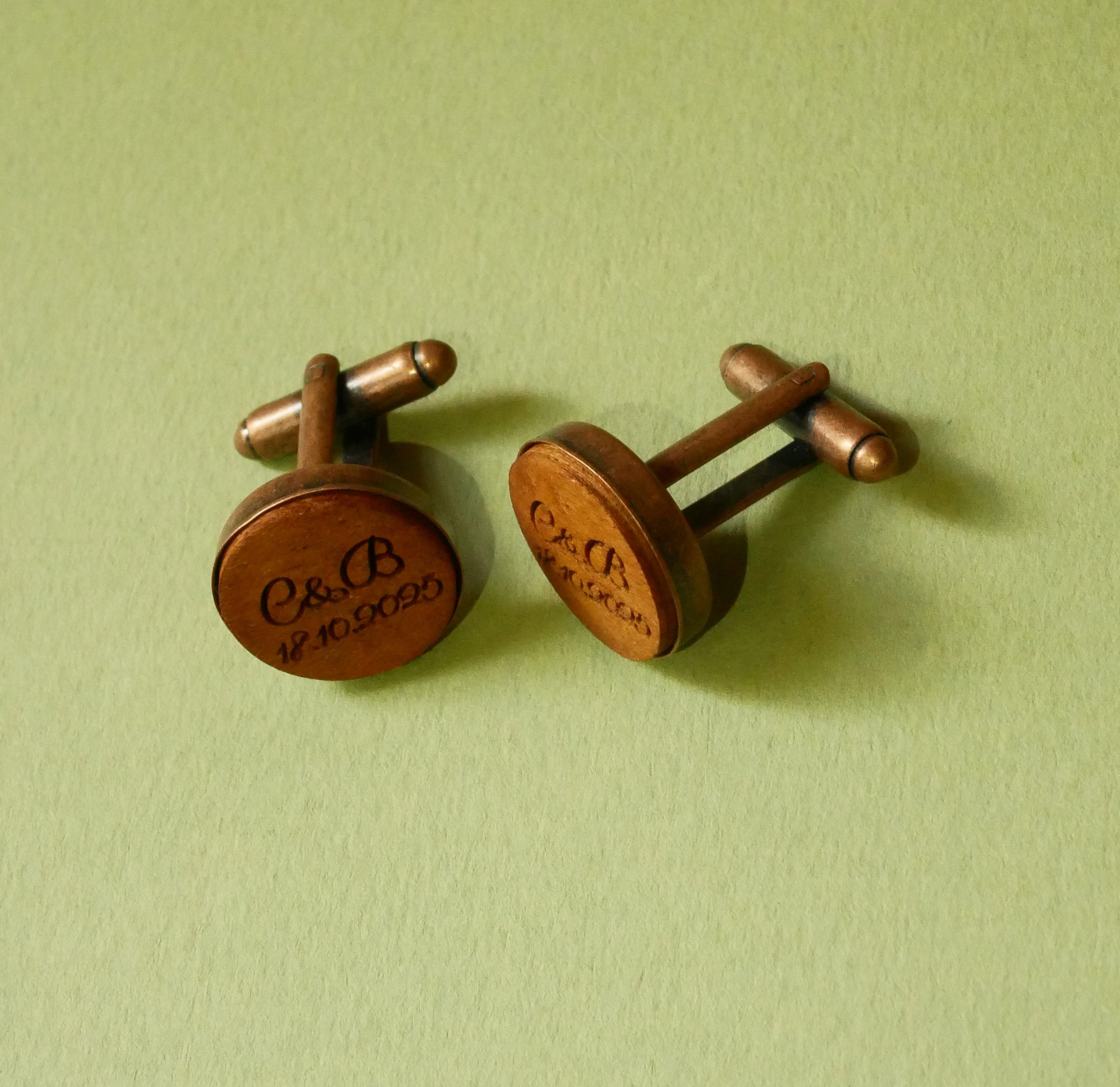Gemelos de madera engastados en cobre envejecido 16 mm, personalizables