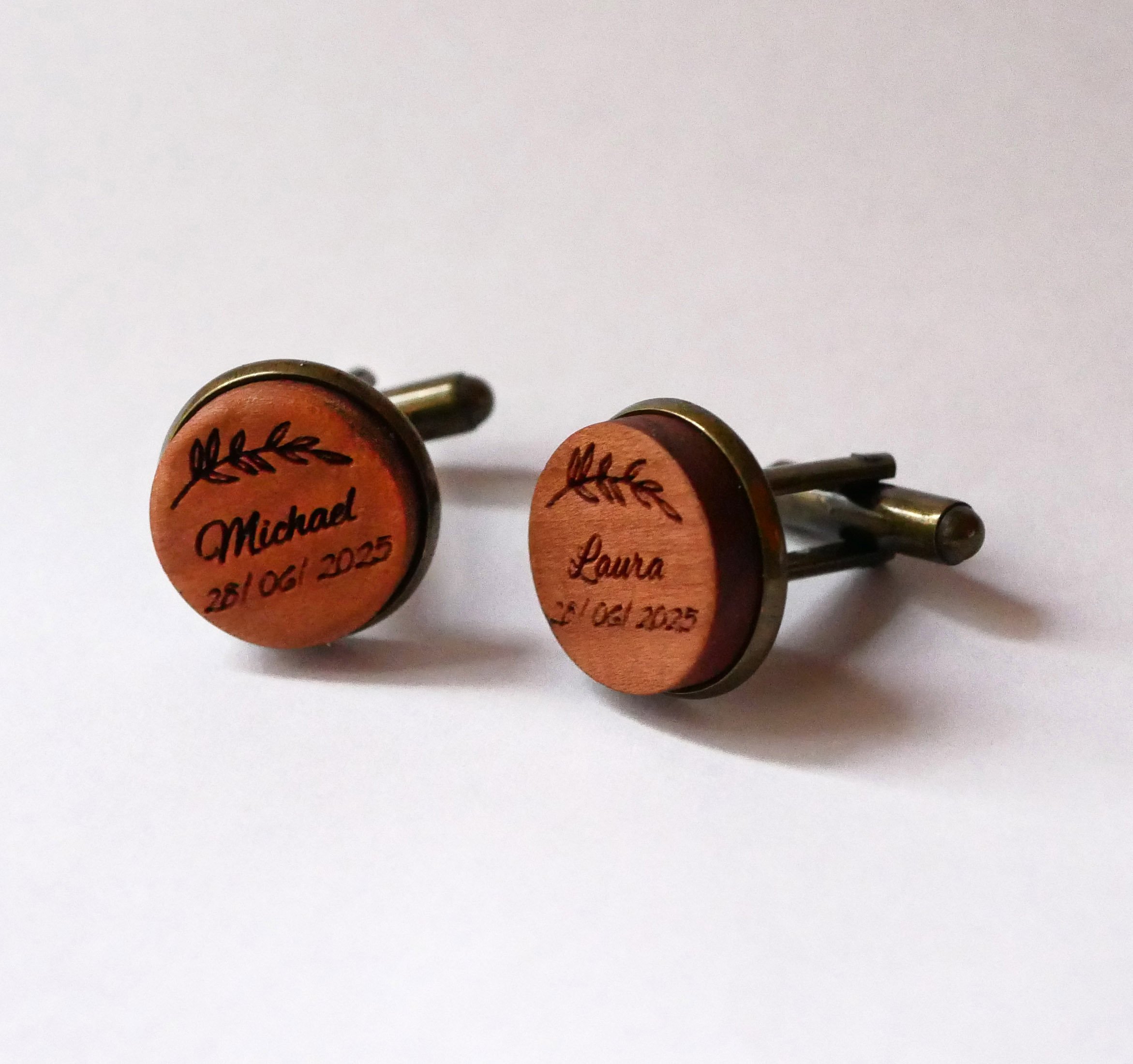 Gemelos de madera engastados en bronce envejecido 16 mm personalizables
