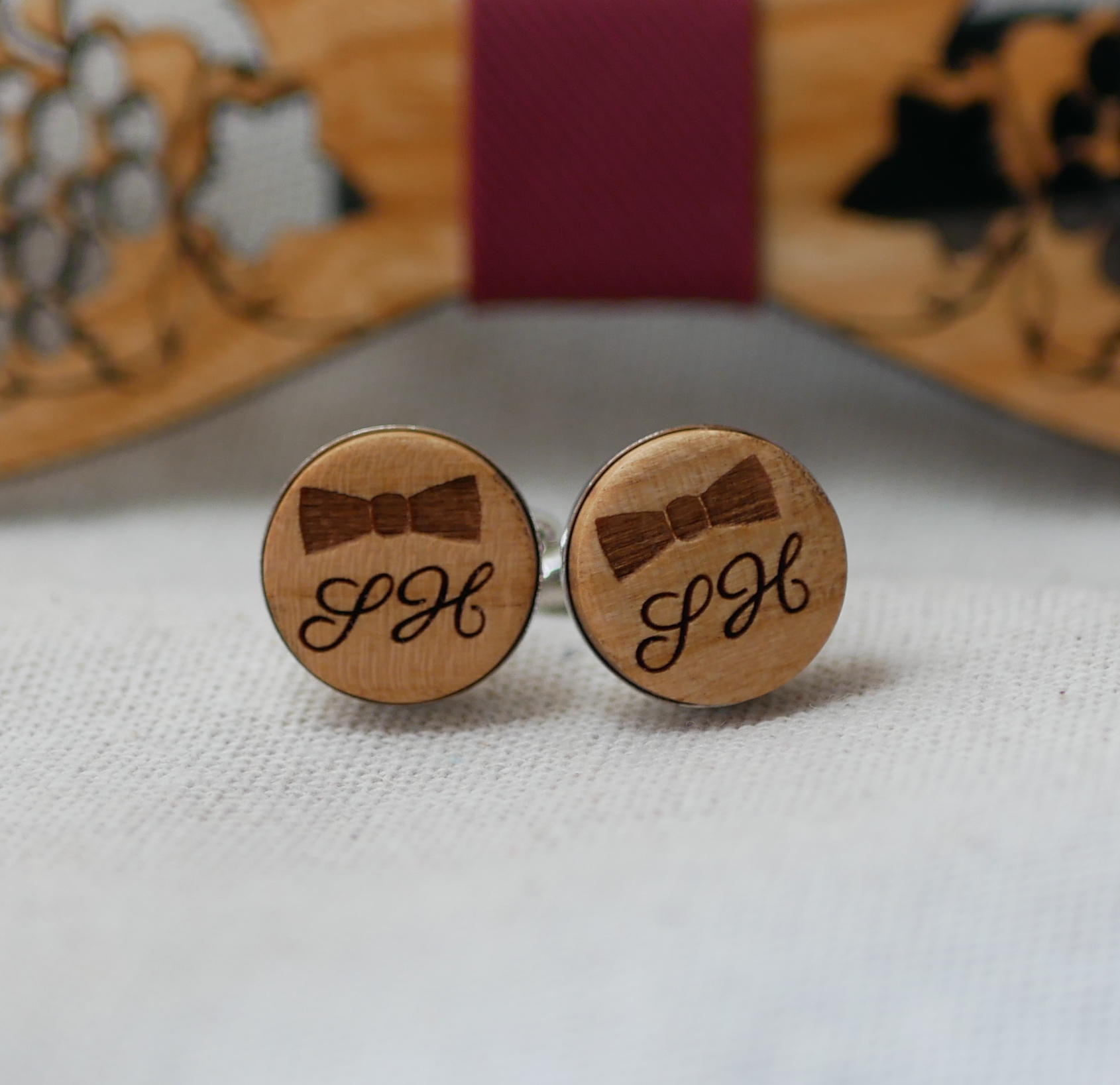 Gemelos engastados en plata platino 16 mm en madera grabada 