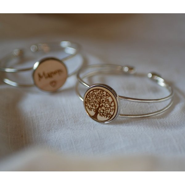 Pulsera con cabuj&oacute;n de madera para personalizar y metal plateado