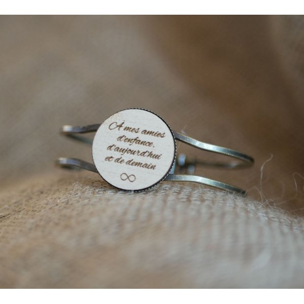 Pulsera de lat&oacute;n y madera con cabuj&oacute;n personalizable 