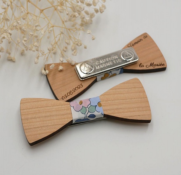 Nœuds papillon en bois personnalisés pour mariage avec aimants.