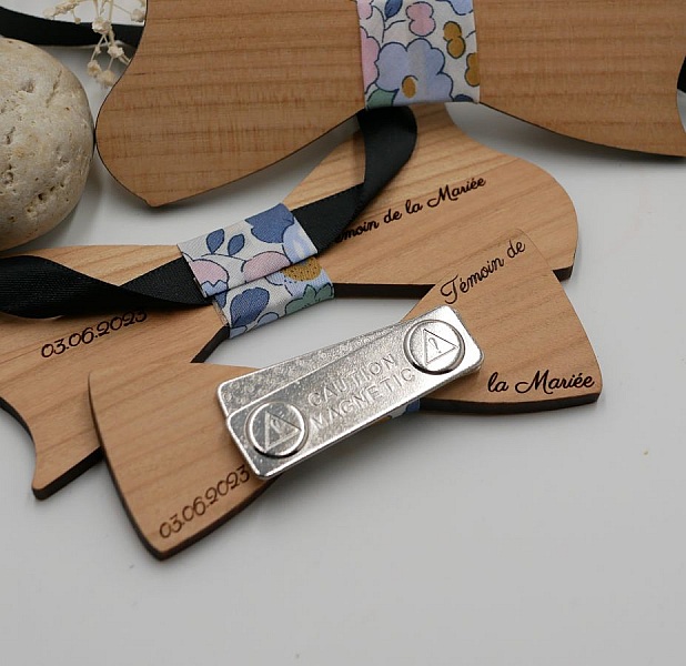 Nœuds papillon en bois personnalisés pour mariage.