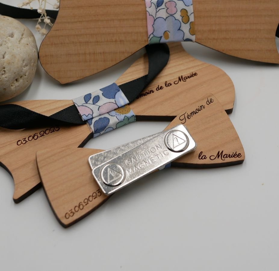 Mini broche de pajarita de madera para personalizar