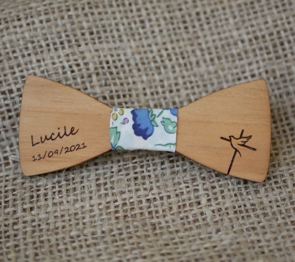 Mini broche de pajarita de madera para personalizar