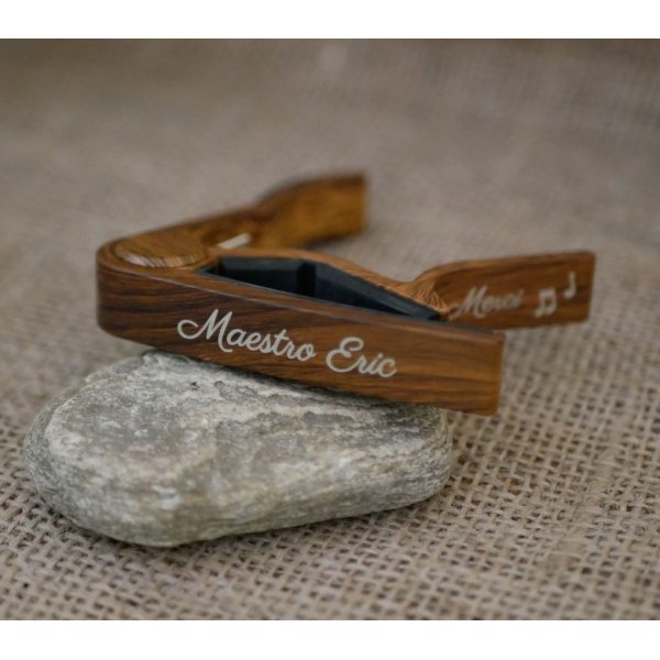 Cejilla de guitarra de aluminio con grabado dorado personalizable