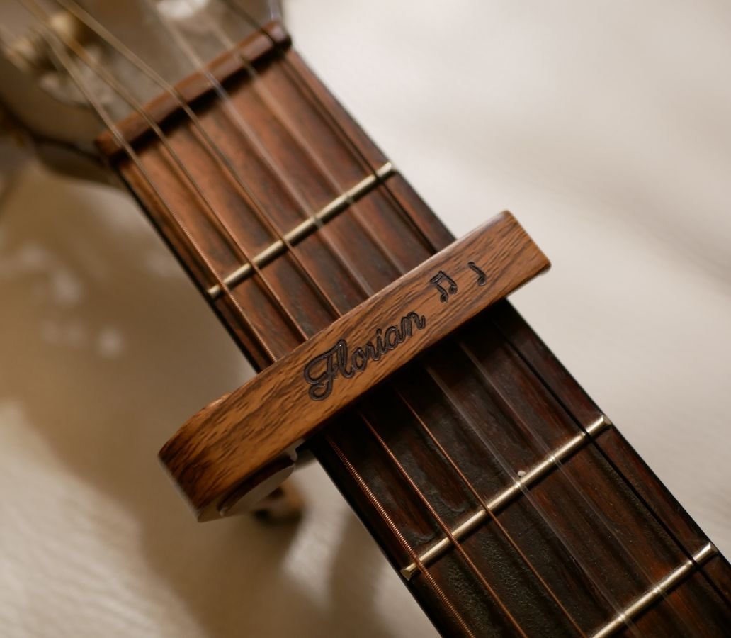 Tapa de guitarra de aluminio grabada para personalizar