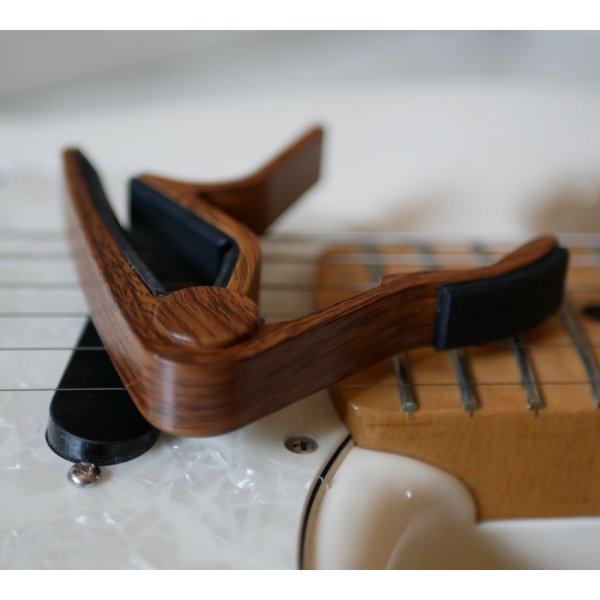 Cejilla de guitarra de aluminio con grabado dorado personalizable