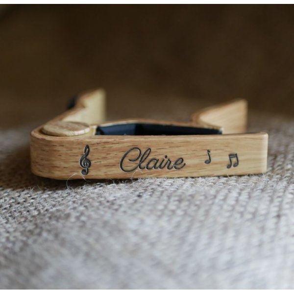 Capodastre personnalis&eacute; en aluminium clair grav&eacute; accessoire guitare 