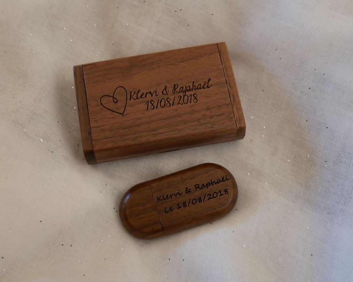 Memoria USB de 64 GB y caja de madera de nogal, personalizables