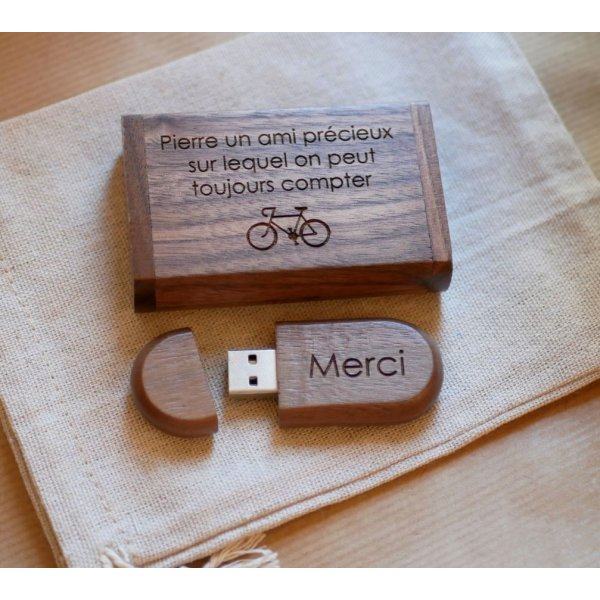 Memoria USB de 64 GB y caja de madera de nogal, personalizables