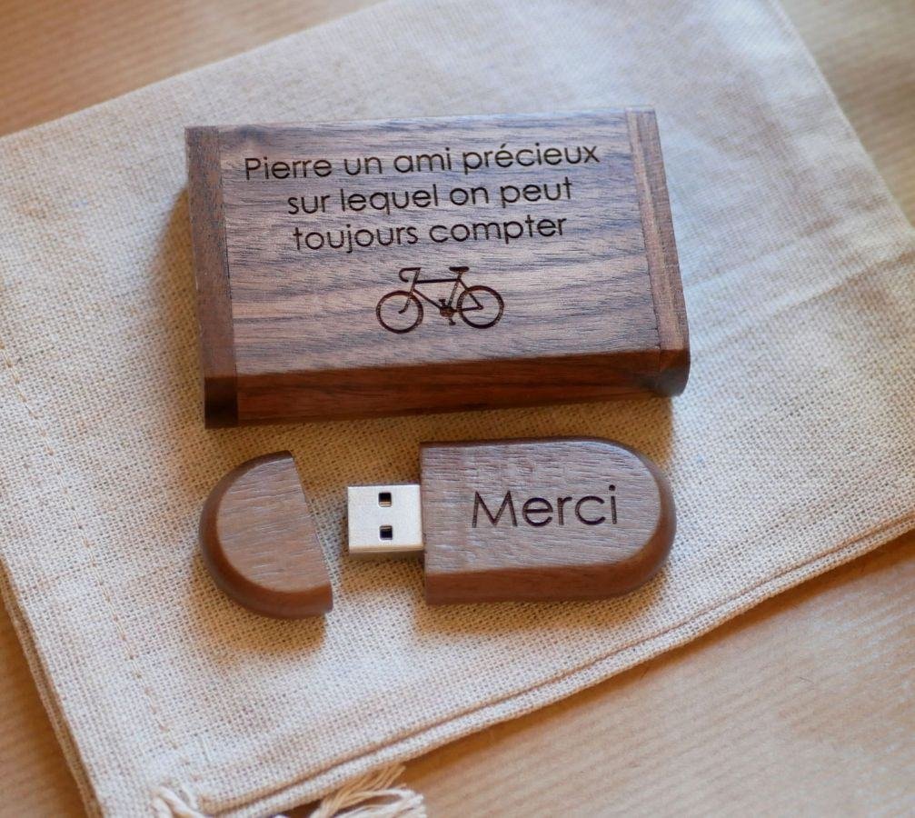 Memoria USB de 64 GB y caja de madera de nogal, personalizables