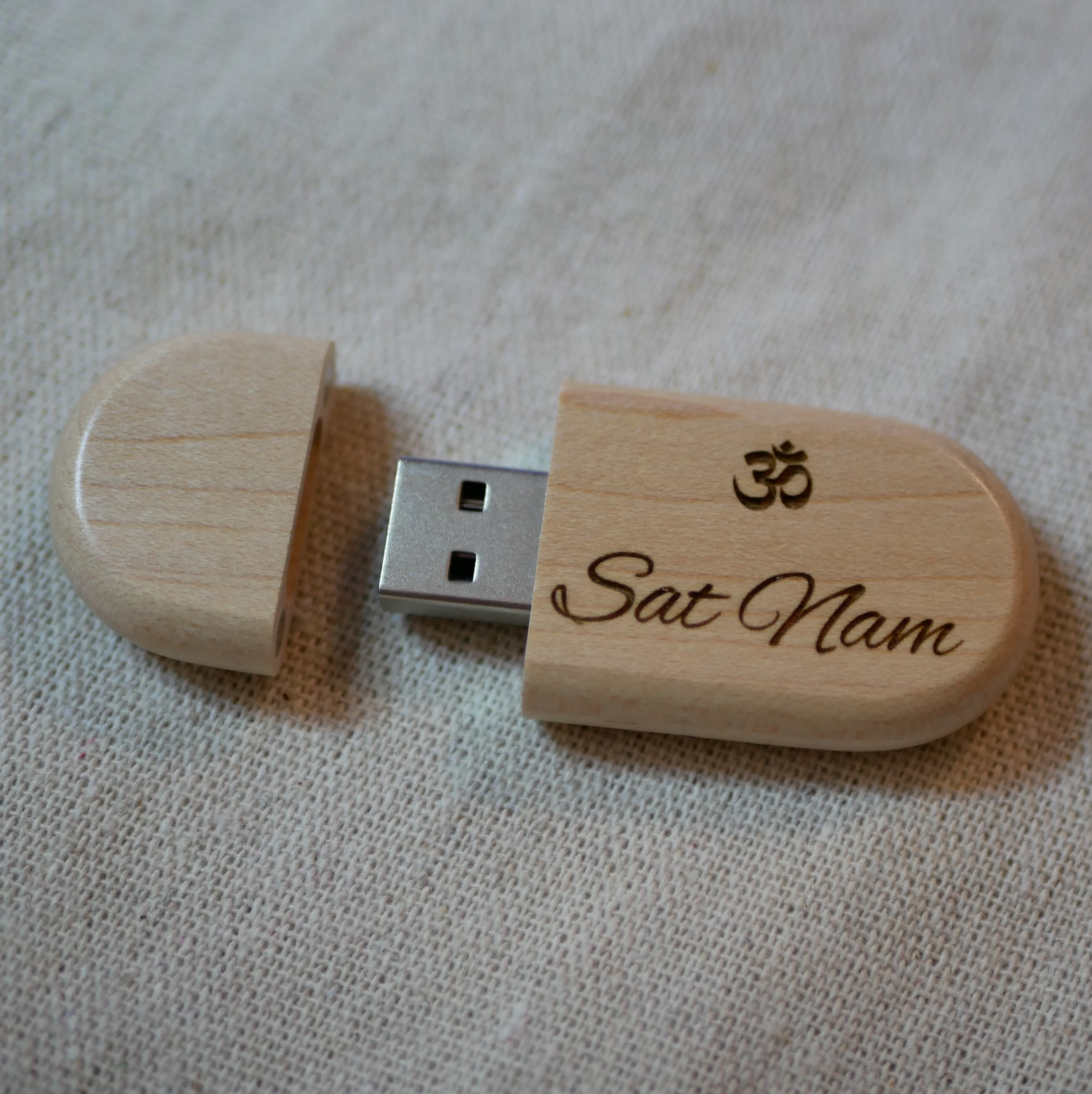 Memoria USB 3.0 de 32 GB en madera de arce claro