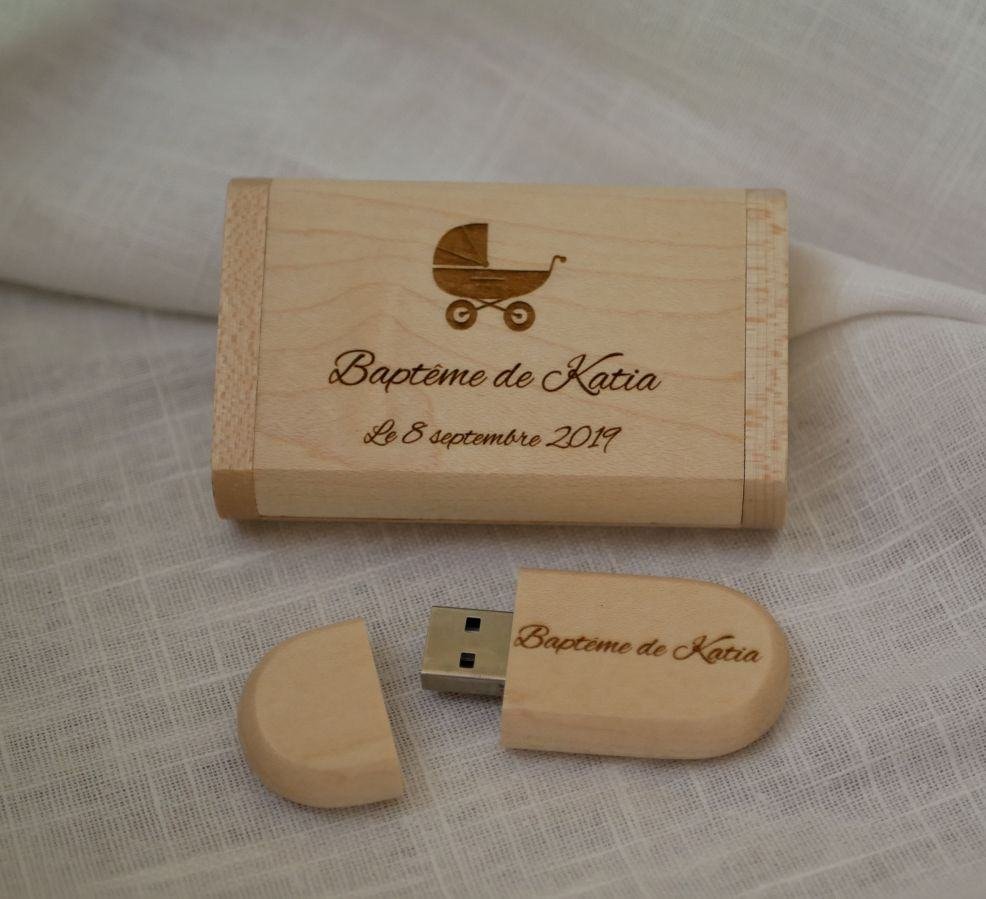 Memoria USB 3.0 de 64 GB en un estuche personalizado de madera de arce claro