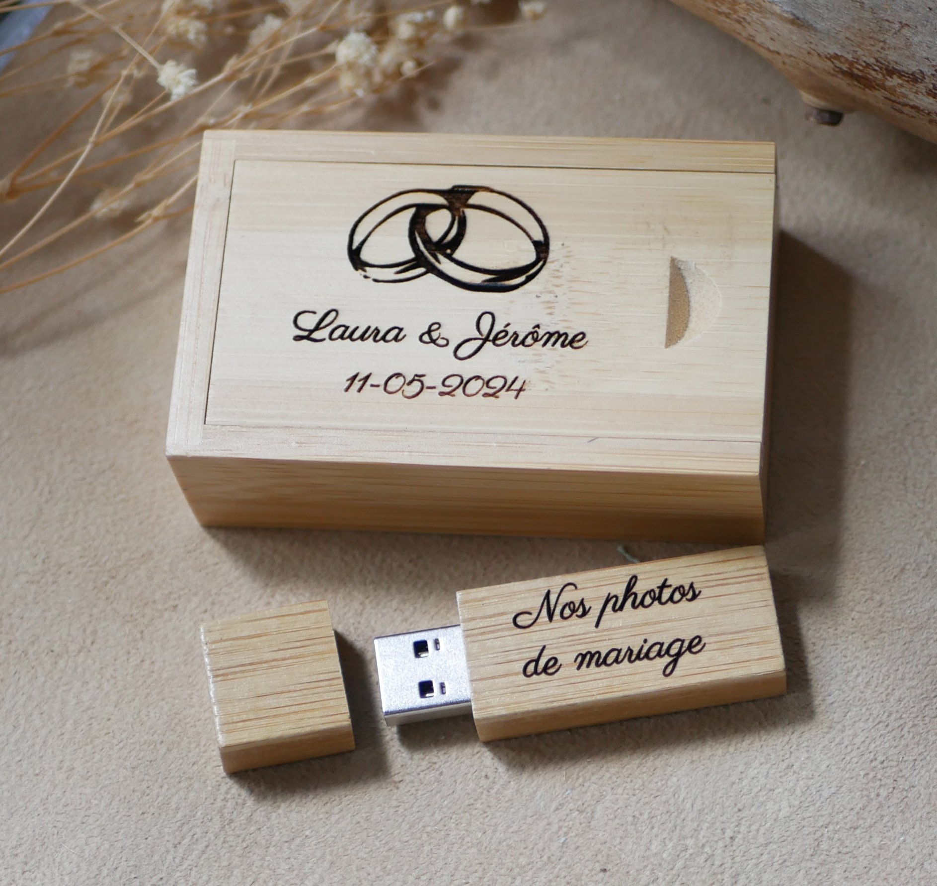 Llave USB 3.0 de 32 GB en una caja de bambú que se puede personalizar mediante grabado 