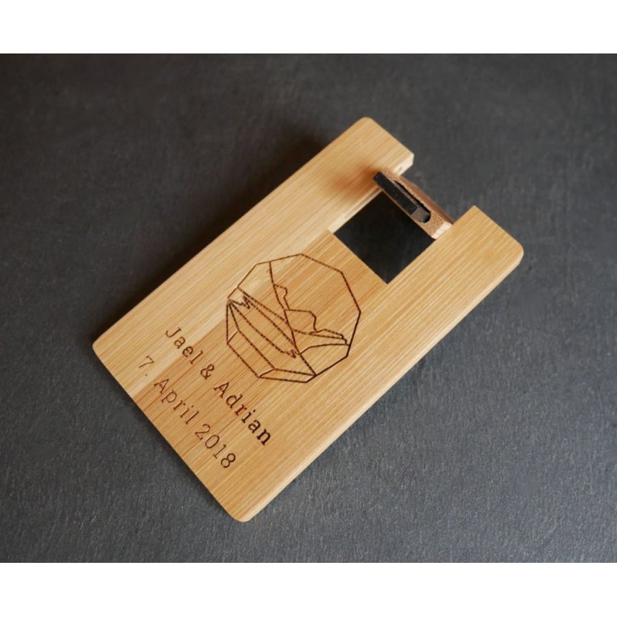 Llave USB de 32 GB Tarjeta de madera de bambú carbonizada personalizable mediante grabado