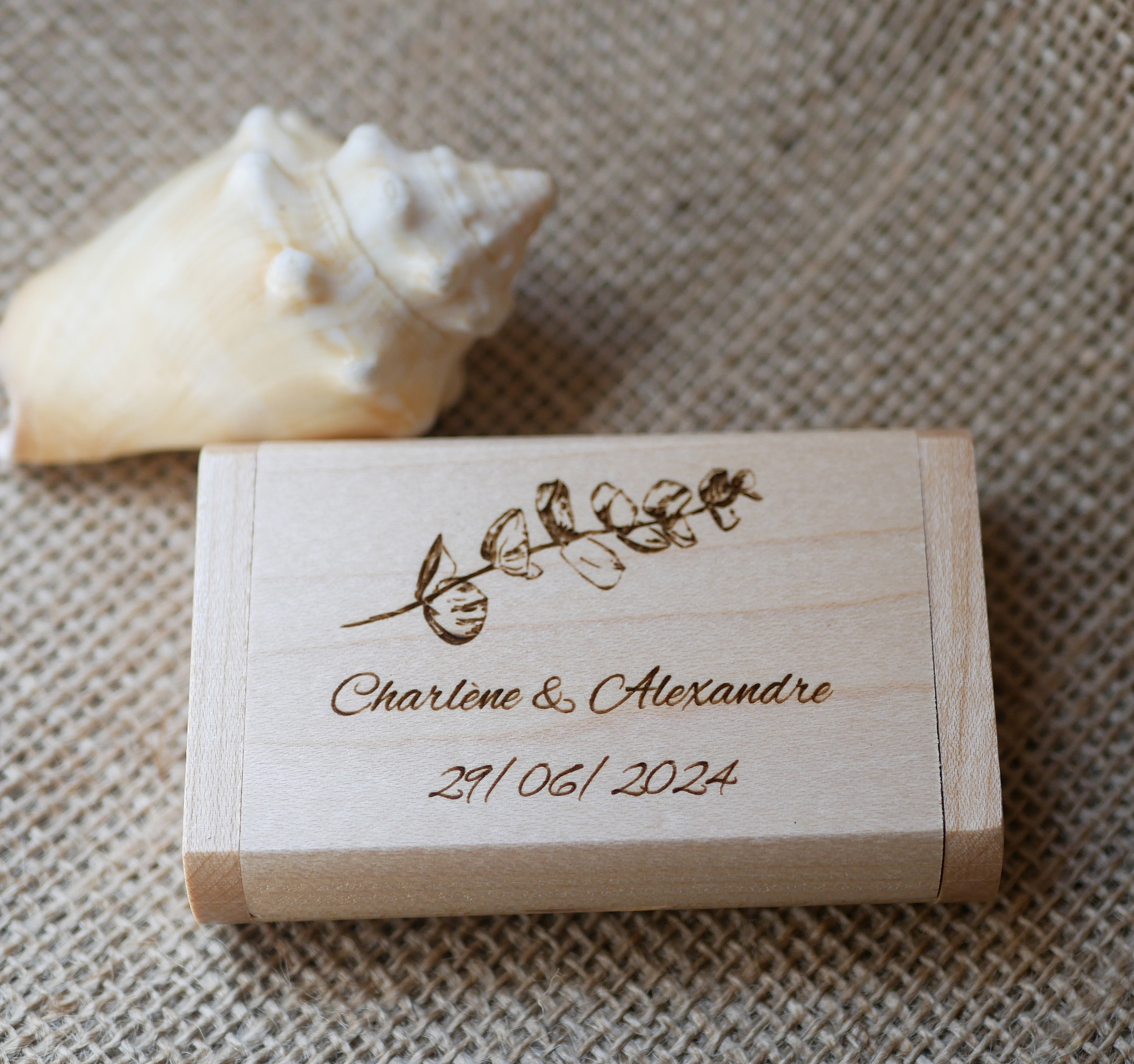 Clé USB 32 Go personnalisée dans coffret bois d'érable.