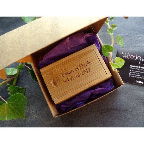 Llave USB 3.0 de 32 GB en una caja de bamb&uacute; que se puede personalizar mediante grabado 