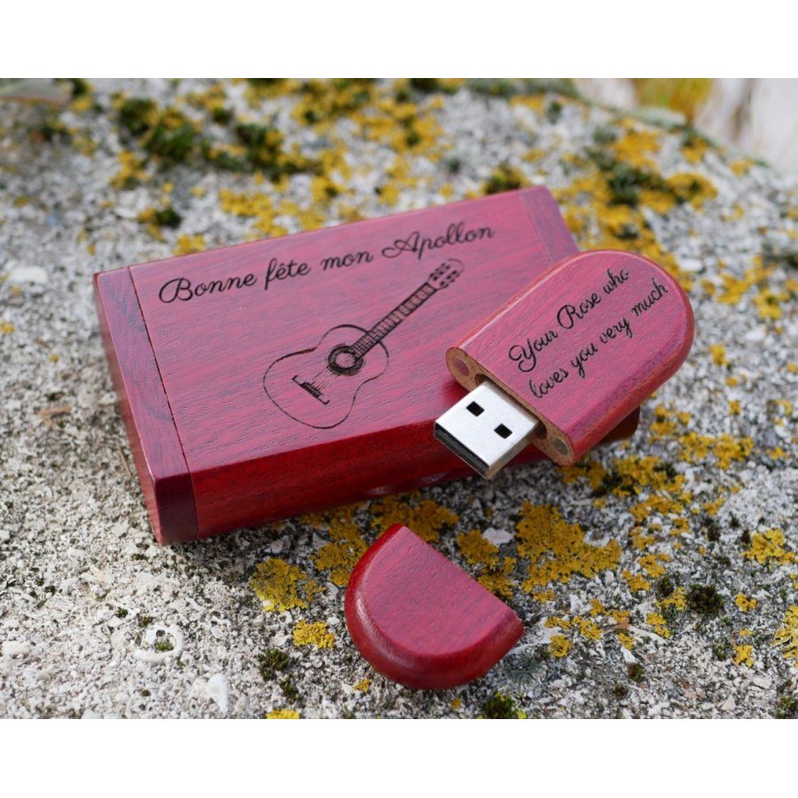 Memoria USB 3.0 de 32 GB de madera roja en caja grabada