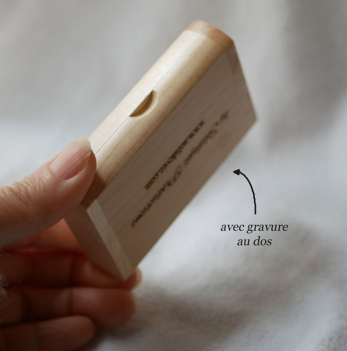 Memoria USB 3.0 de 32 GB en estuche personalizado de madera de arce claro