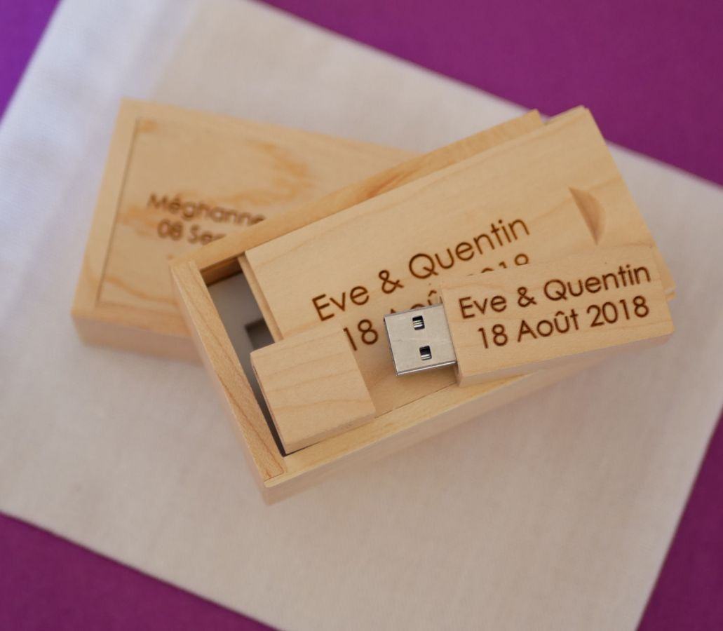 Memoria USB de 32 GB en una caja de arce para personalizar