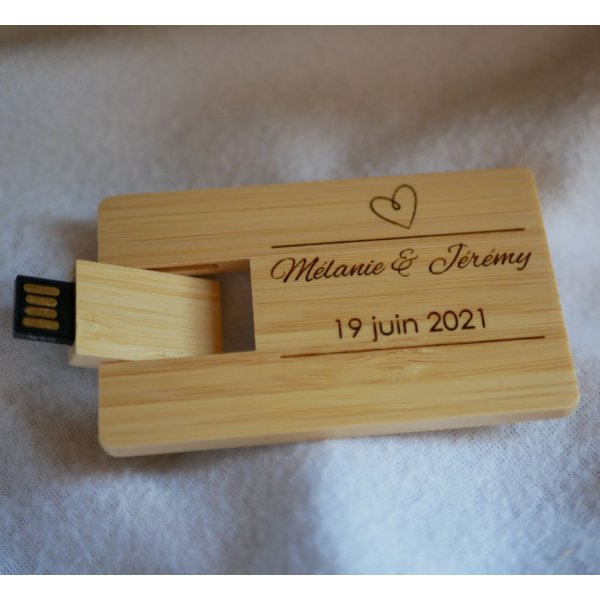 Llave USB de 32 GB Tarjeta de madera de bamb&uacute; personalizable mediante grabado