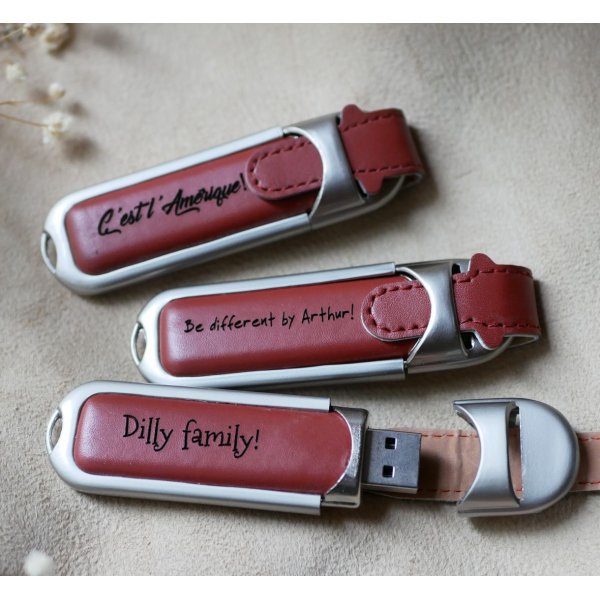 Llave USB de 32 Gb en estuche de piel marr&oacute;n para personalizar