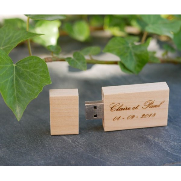 Llave USB rectangular de madera de 32 GB personalizable mediante grabado