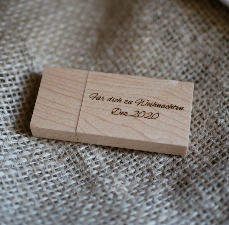 Llave USB rectangular de madera de 32 GB personalizable mediante grabado