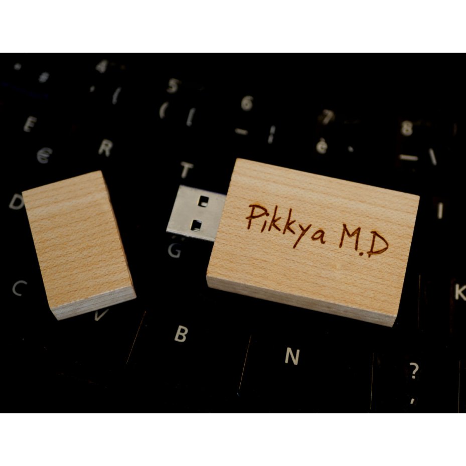 Llave USB rectangular de madera de 32 GB personalizable mediante grabado