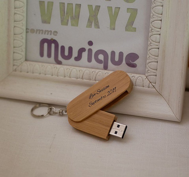 Llavero USB de bamb&uacute; de 32 GB para grabar y personalizar
