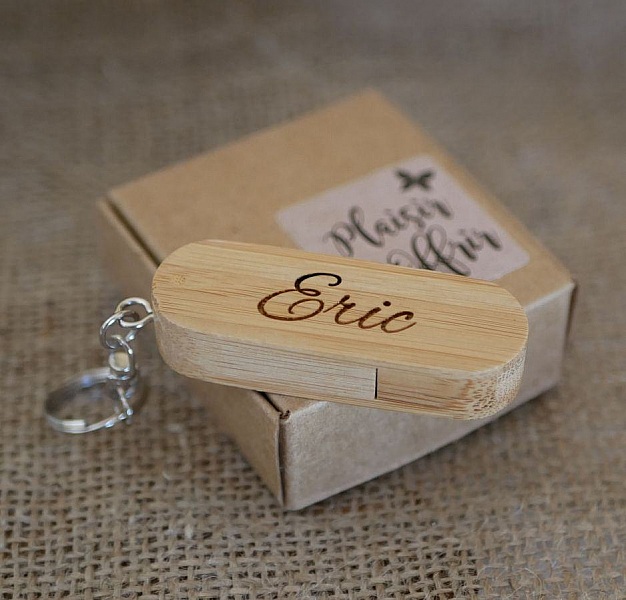 Llavero USB de bamb&uacute; de 32 GB para grabar y personalizar