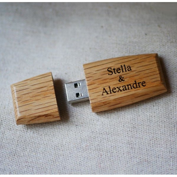 Llave USB de madera personalizable mediante grabado