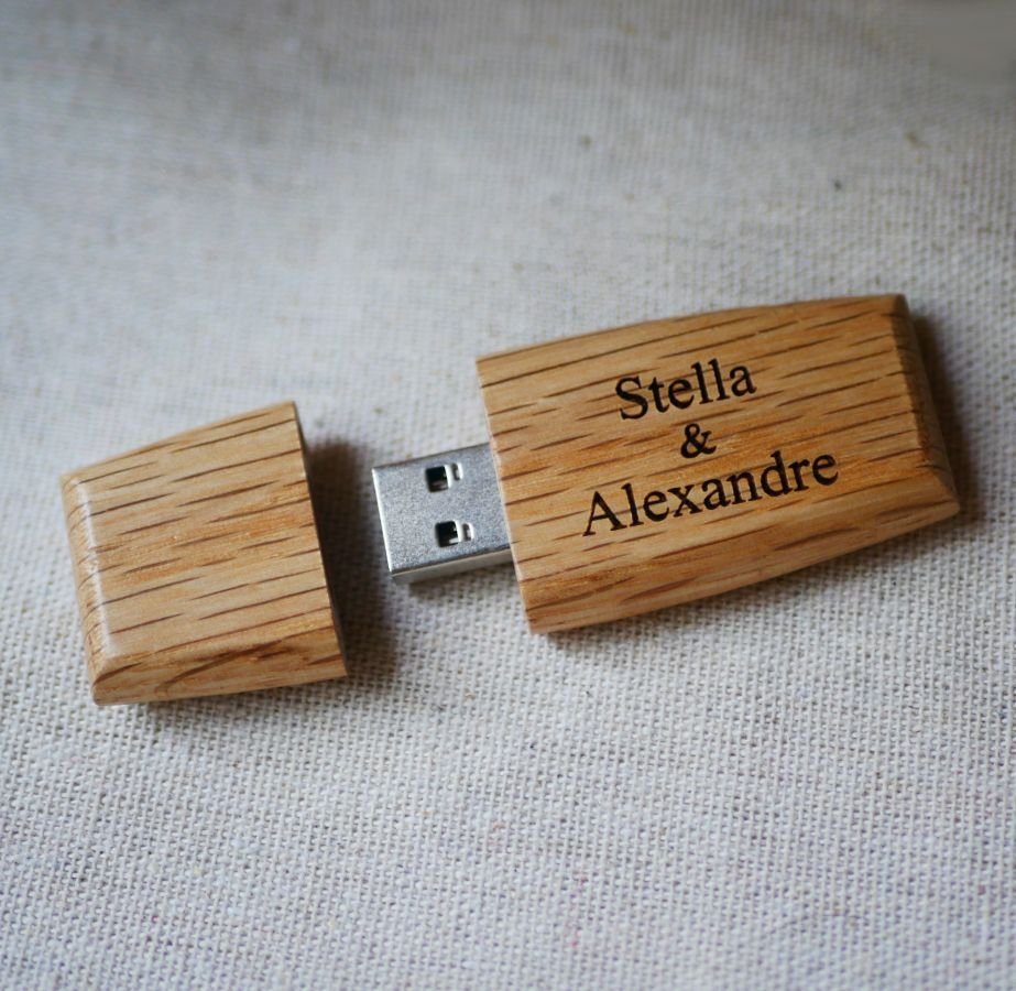 Llave USB de madera personalizable mediante grabado