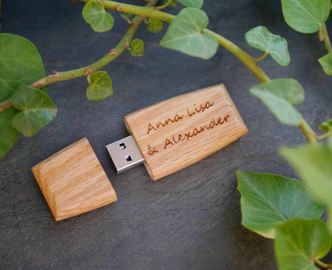 Llave USB de madera personalizable mediante grabado