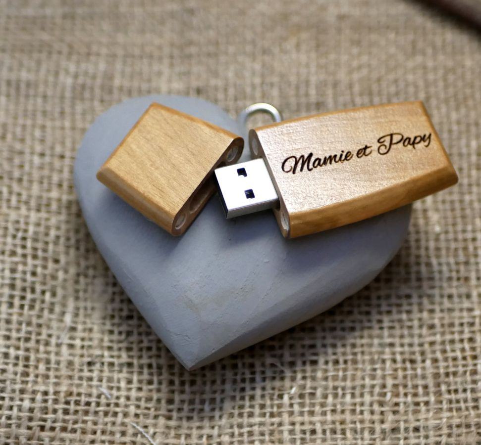 Llave USB de madera personalizable mediante grabado