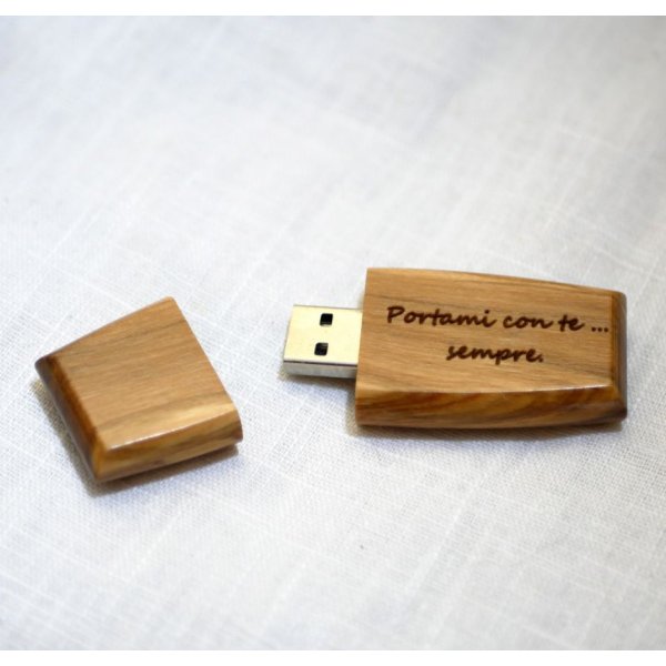 Llave USB de madera personalizable mediante grabado