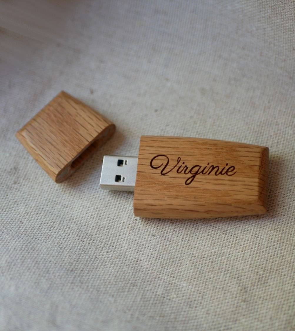 Llave USB de madera personalizable mediante grabado