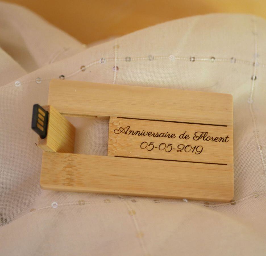 Llave USB de 32 GB Tarjeta de madera de bambú personalizable mediante grabado