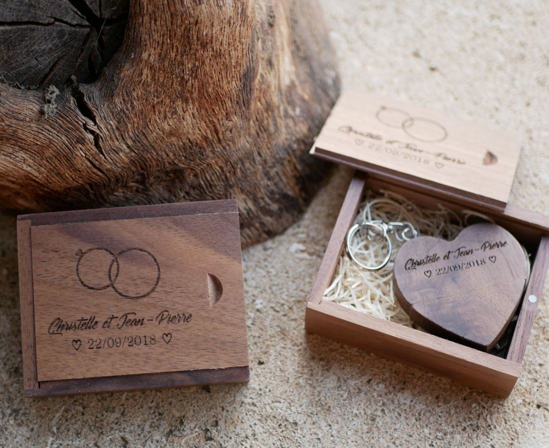 Memoria USB Corazón de 32 GB en caja de madera oscura