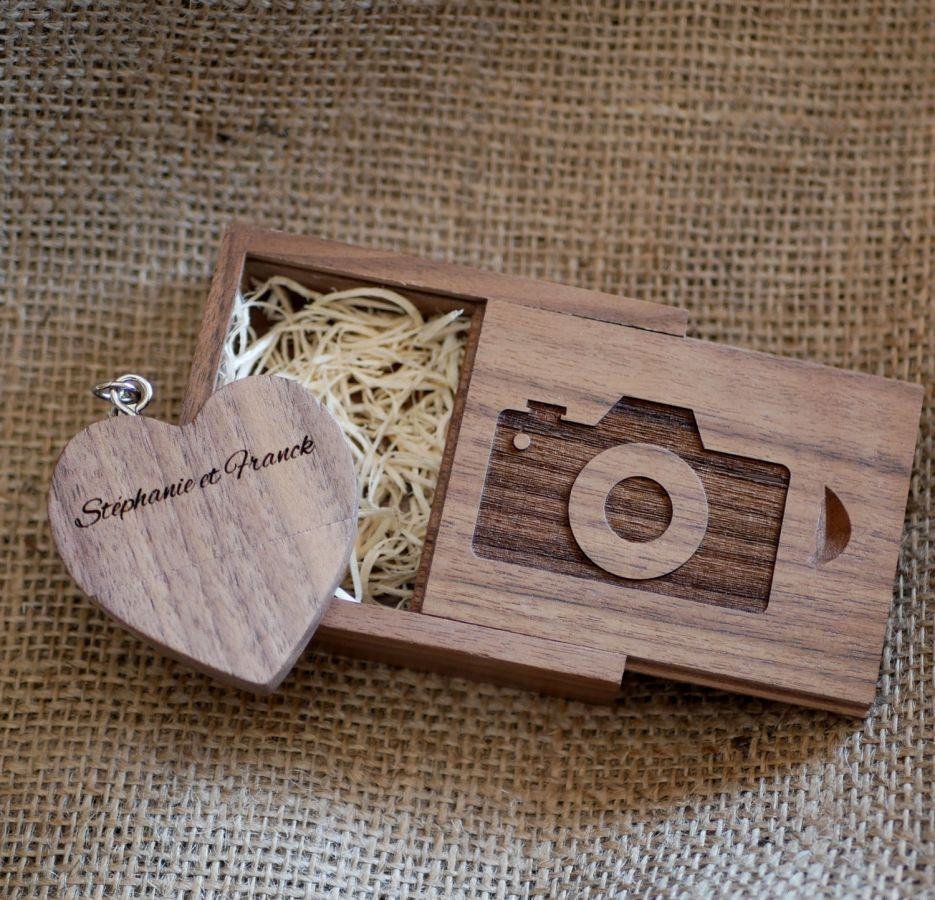 Memoria USB Corazón de 32 GB en caja de madera oscura