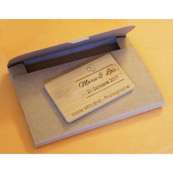Llave USB de 32 GB Tarjeta de madera de bamb&uacute; personalizable mediante grabado