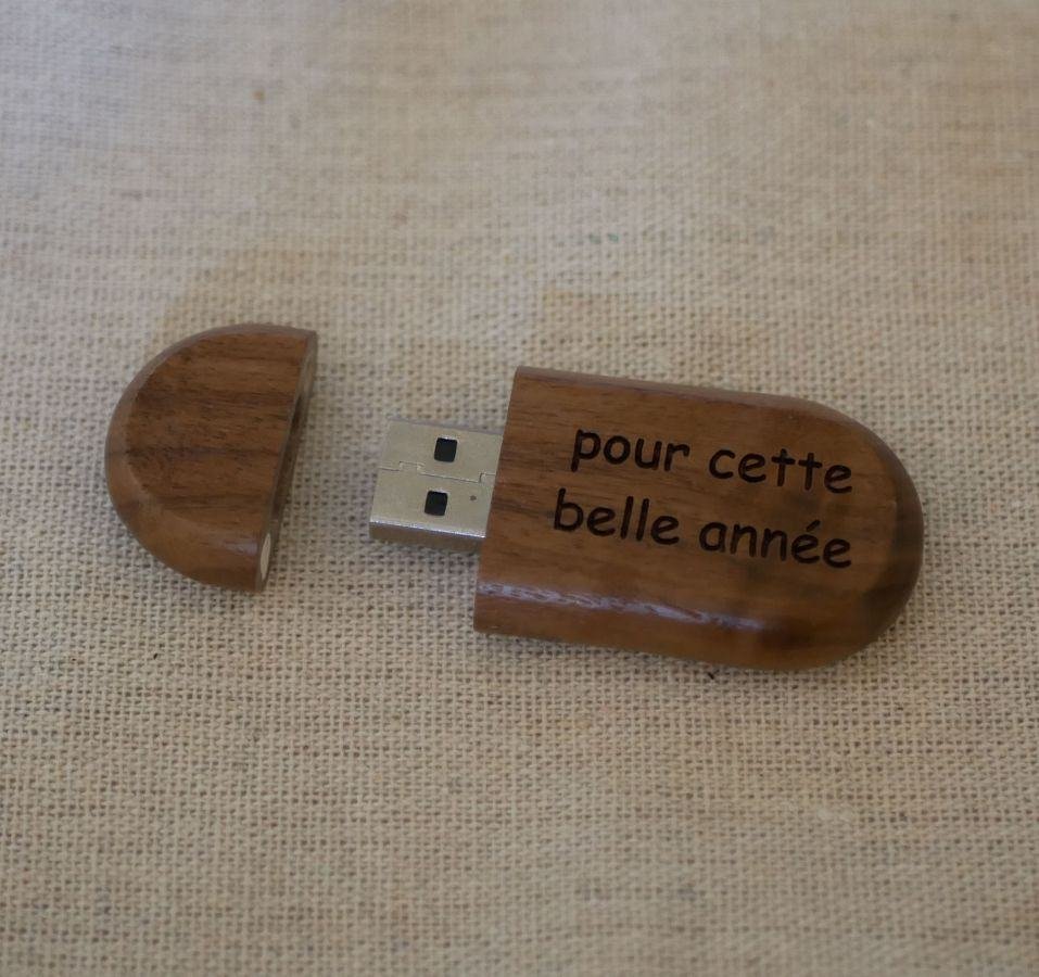 Llave USB ovalada personalizable mediante grabado, madera a elegir