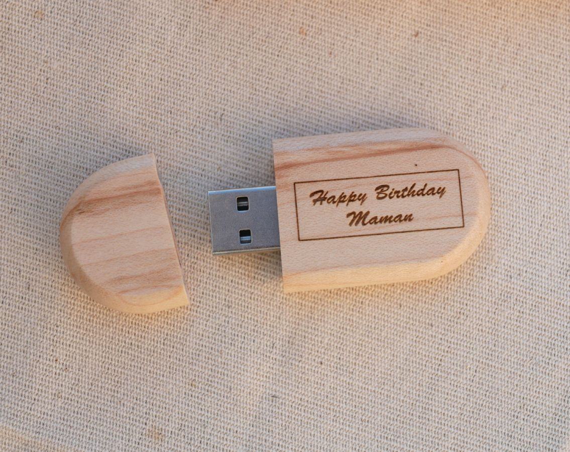 Llave USB ovalada personalizable mediante grabado, madera a elegir