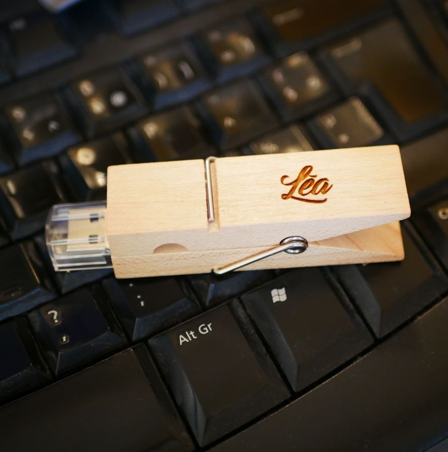 Llave USB de madera grabada para personalizar