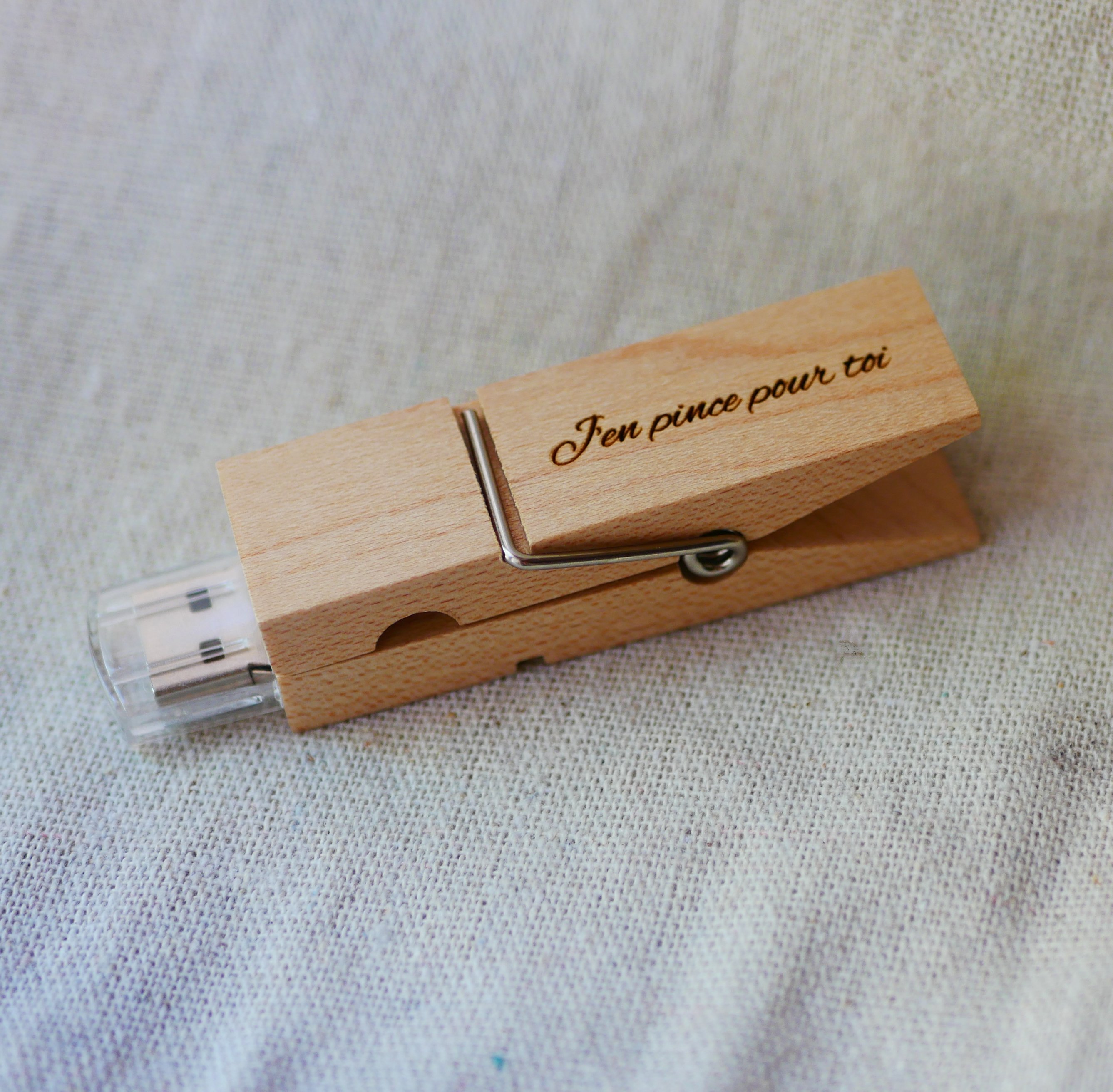 Llave USB de madera grabada para personalizar